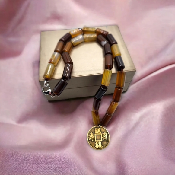 Brown lace Agate Feng Shui Happiness Amulet necklace - Picture 3 of 5